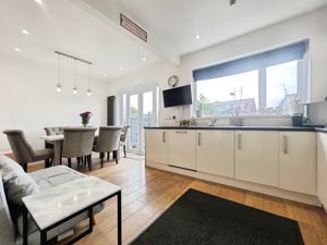 Kitchen Diner- click for photo gallery